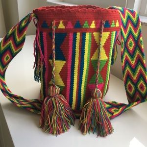 New hand-woven Colombian Wayuu cross-body bag